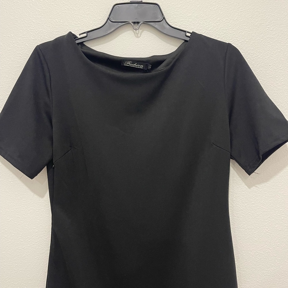 Elegant Black Midi Dress with Flared Hem - Picture 6 of 7
